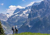 Before the view opens up to Grindelwald's local mountain, the Eiger, or a little further east, the Finsteraarhorn. (bei Klick vergrösserte Ansicht Bild)