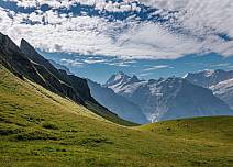 the adults can enjoy a marvellous view of Schreckhorn. (bei Klick vergrösserte Ansicht Bild)