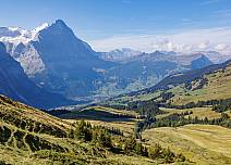 On the next morning we start at the top of the Grosse Scheidegg pass. A last look down into the valley towards Grindelwald and Eiger.  (bei Klick vergrösserte Ansicht Bild)