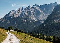 And soon the view widens to the rugged beauty of the Engelhorn group. (bei Klick vergrösserte Ansicht Bild)