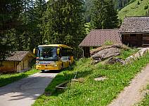 Strengthened, we continue shortly on the mountain road before the trail turns right towards Lochsteinen, Grindelwald. (bei Klick vergrösserte Ansicht Bild)