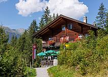 Vorbei am Berggasthaus Marmorbruch und der gleichnamigen einstigen Abbaustelle des Grindelwaldner Marmors öffnet sich kurz darauf die Gletscherschlucht, in der die Schwarze Lütschine tosend runterstürzt. (bei Klick vergrösserte Ansicht Bild)