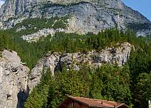 Nach ein em Abstecher ins Gasthaus Gletscherschlucht, wartet schon der Grindelwaldbus auf die müden Wanderer. (bei Klick vergrösserte Ansicht Bild)