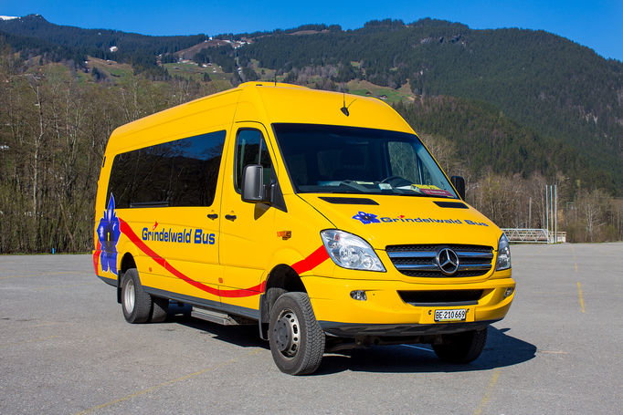 Zoom: Grindelwald Bus | Mercedes Sprinter 518 CDI