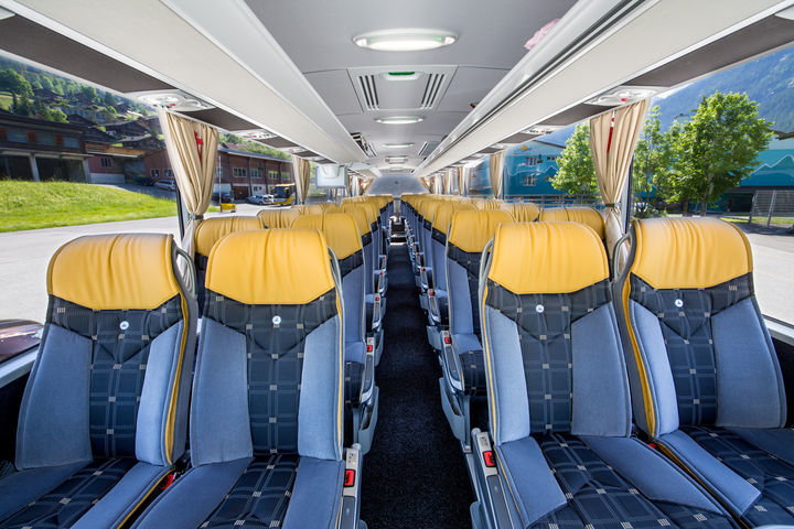 Zoom: Grindelwald Bus | Mercedes Tourismo RHD | Innenraum