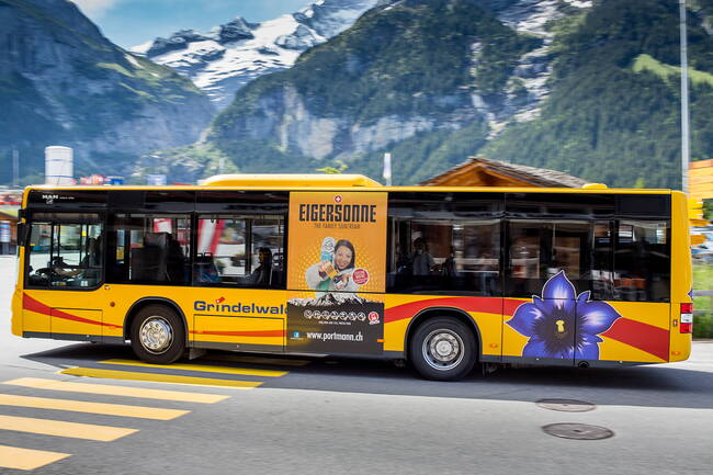 Bus advertising Traffic board Grindelwald bus