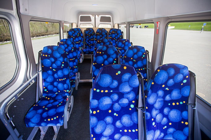 Zoom: Grindelwald Bus | Mercedes Sprinter 518 CDI | Innenraum